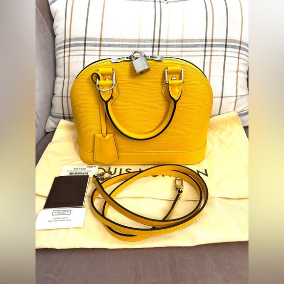 Louis Vuitton Brand New Small Alma Bag - Bought in Europe Never use retail $2280 - Picture 2 of 15